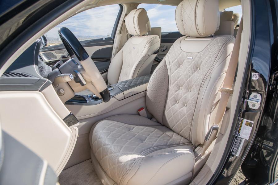 Интерьер Mercedes-Maybach S650 (X222) 2017 года  (NA) (фото 29 из 40)